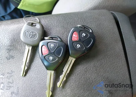 2009 Toyota Rav4 Base V6 z USA, uszkodzony, nr VIN JTMZK33V69D000407